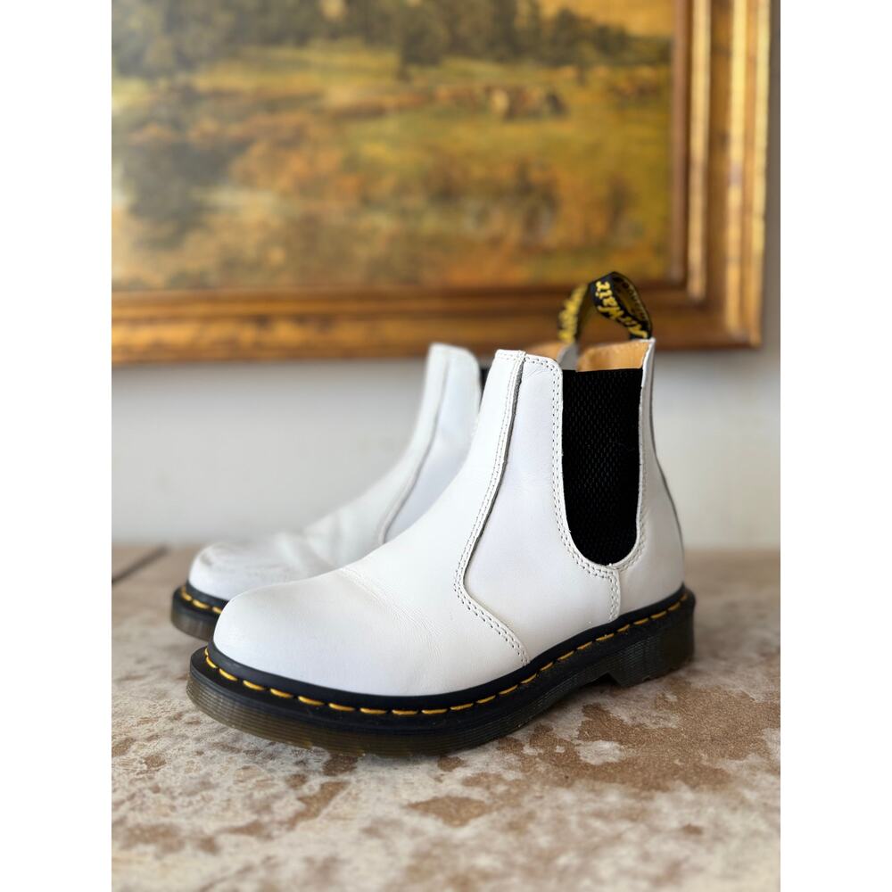 Dr. Martens Smooth Leather Chelsea Boots in White Ladies Size 6 (2976)